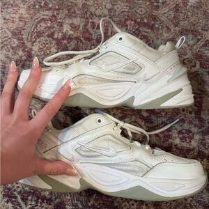 Nike Vintage Dad Shoes 🤍